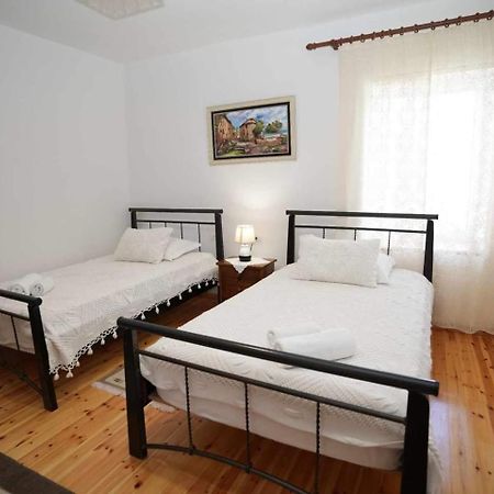 Eniguesthouse Гирокастра Экстерьер фото