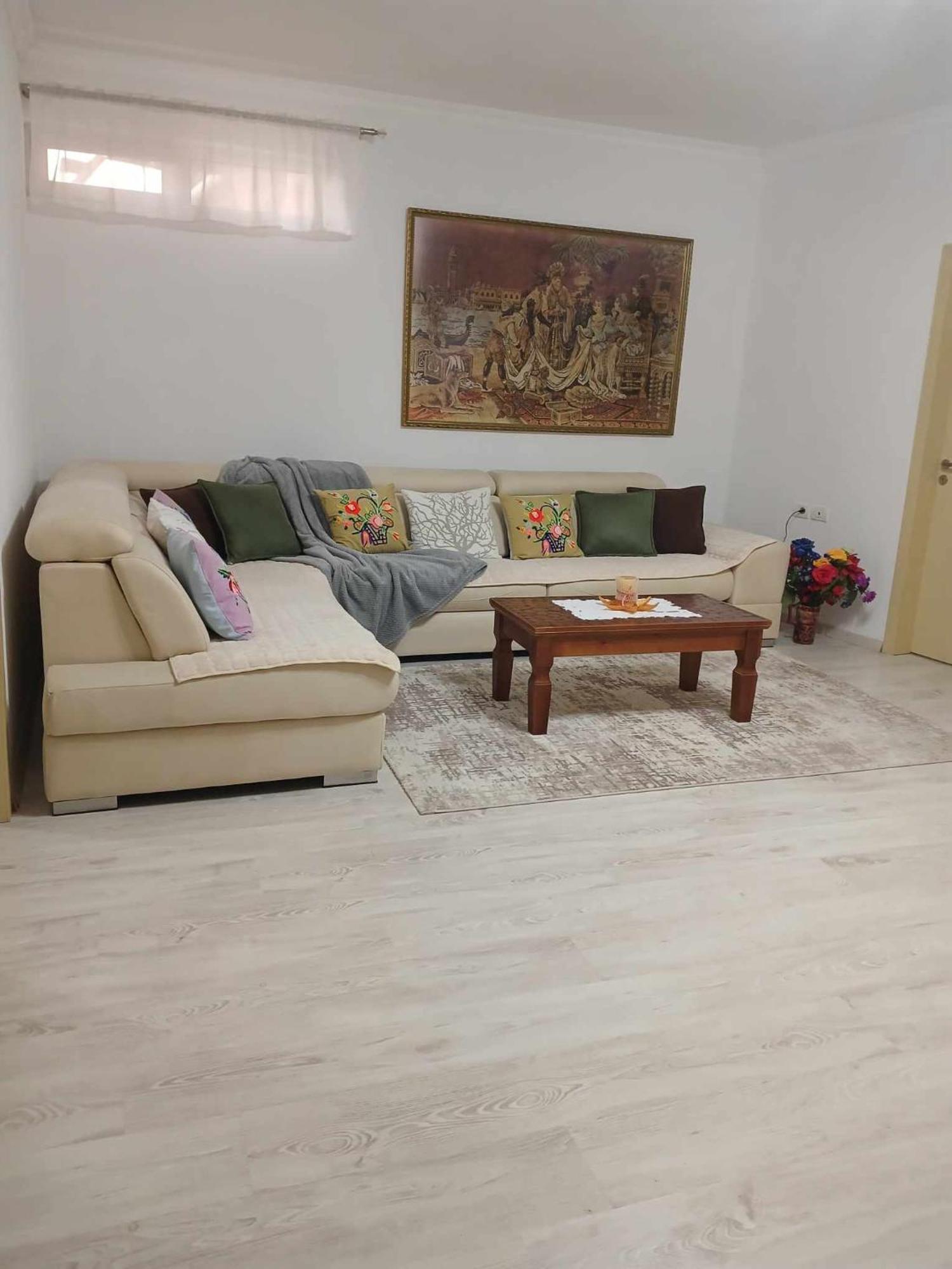 Eniguesthouse Гирокастра Экстерьер фото