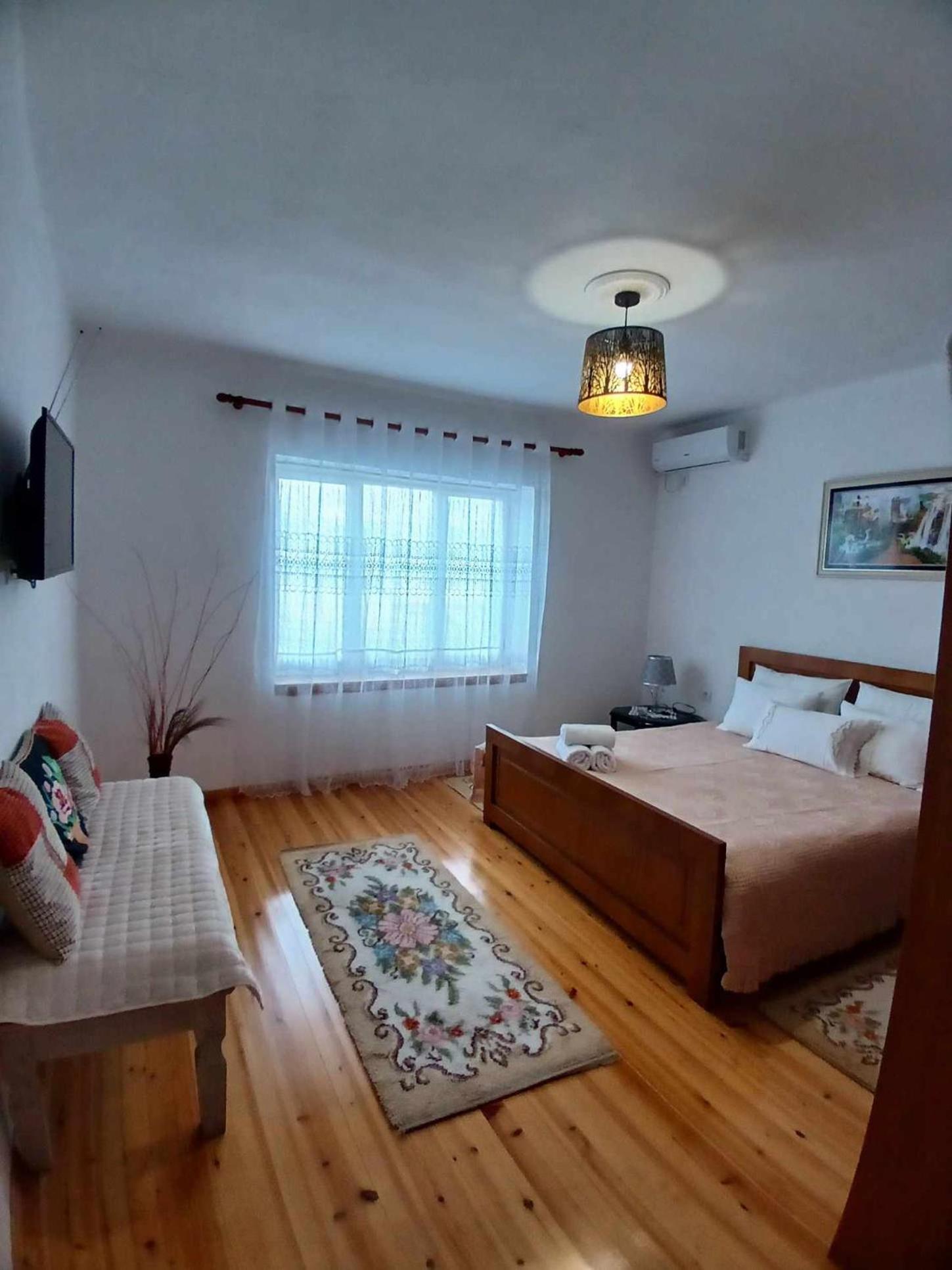 Eniguesthouse Гирокастра Экстерьер фото