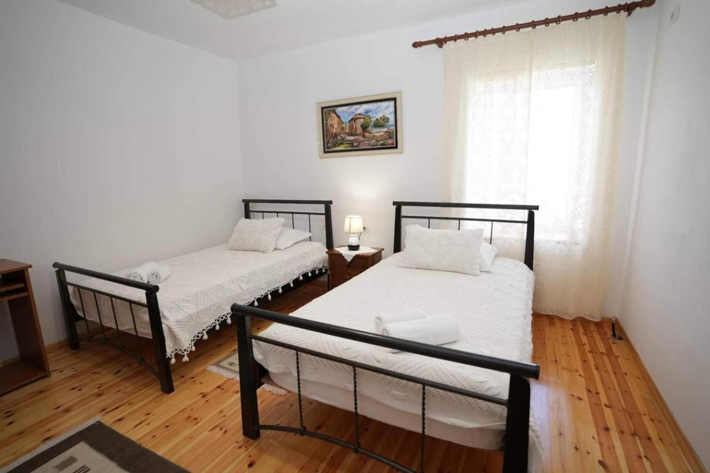 Eniguesthouse Гирокастра Экстерьер фото