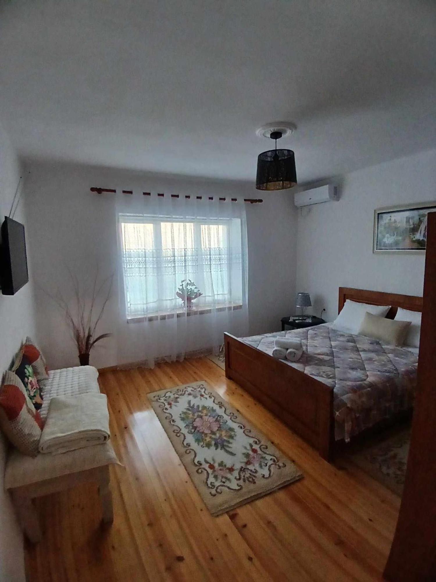 Eniguesthouse Гирокастра Экстерьер фото
