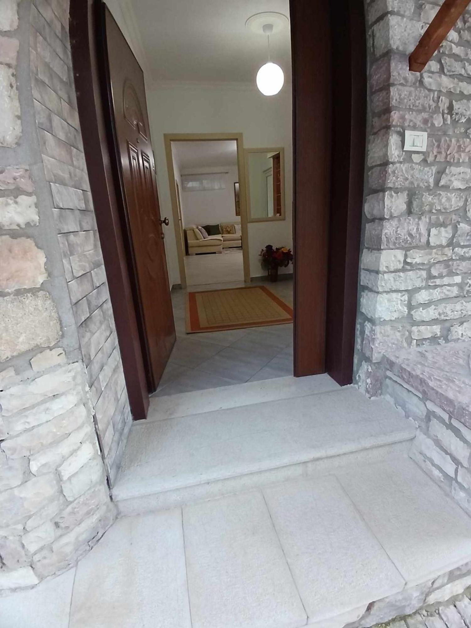 Eniguesthouse Гирокастра Экстерьер фото