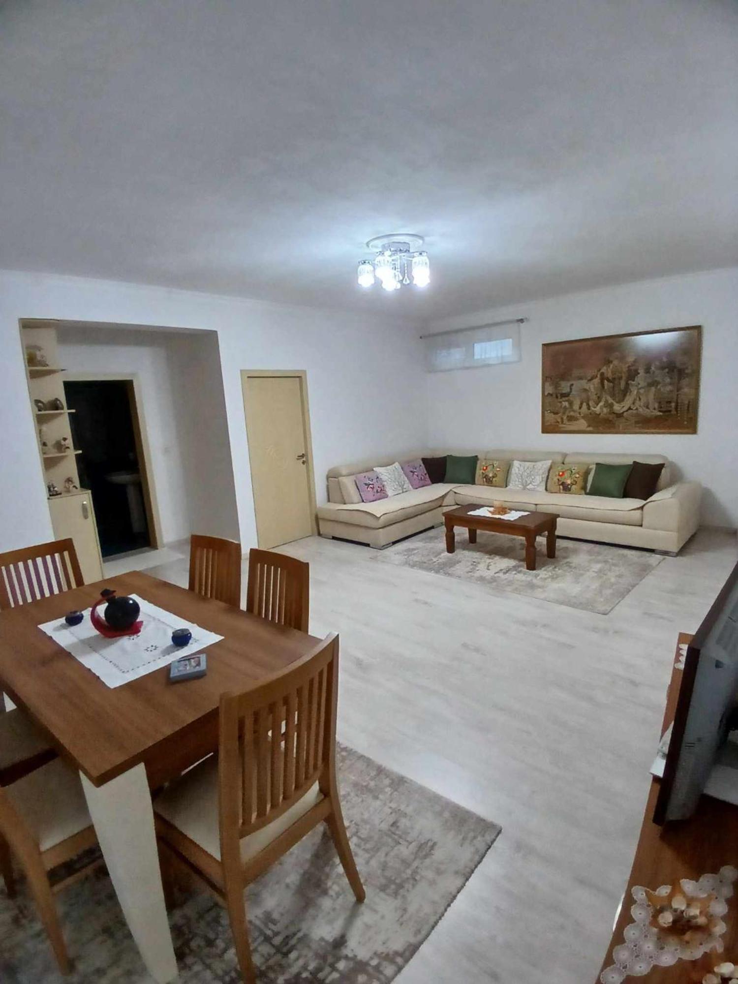 Eniguesthouse Гирокастра Экстерьер фото