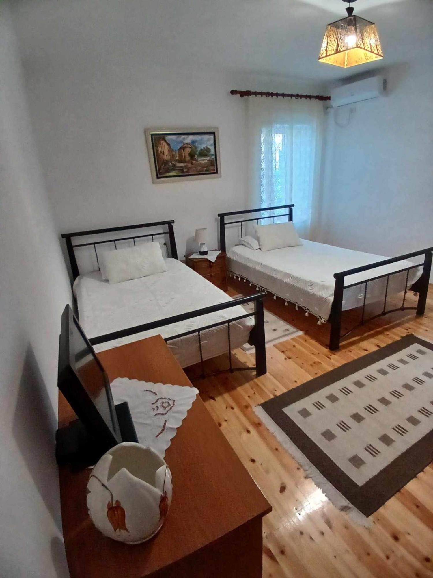 Eniguesthouse Гирокастра Экстерьер фото