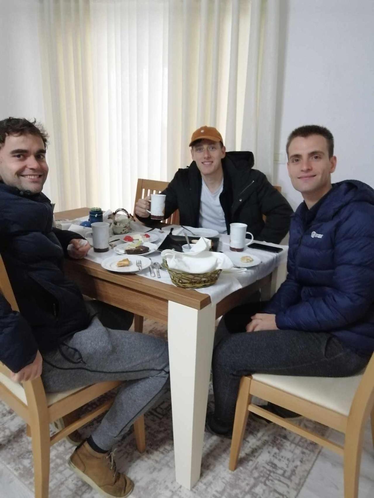 Eniguesthouse Гирокастра Экстерьер фото