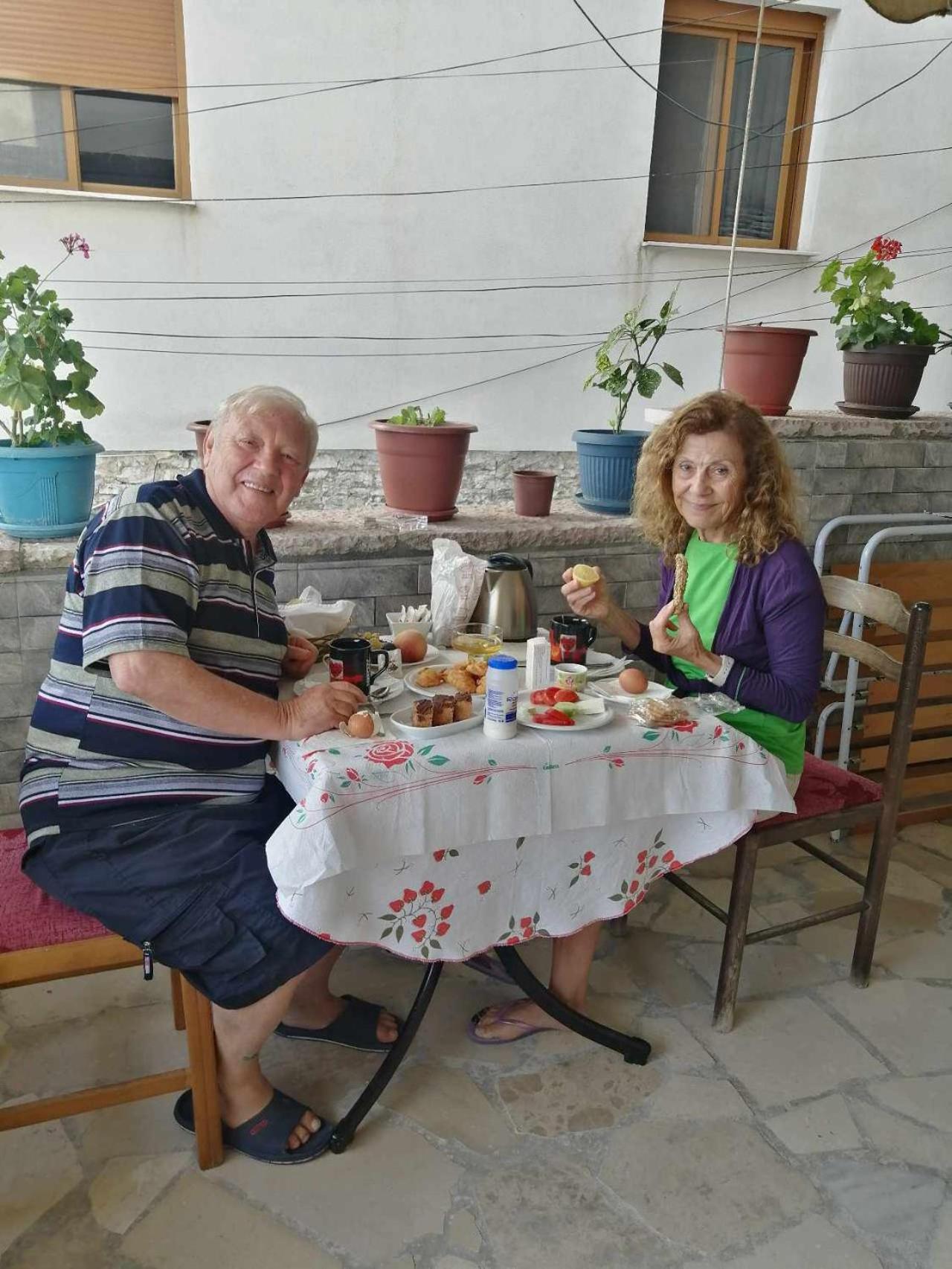 Eniguesthouse Гирокастра Экстерьер фото