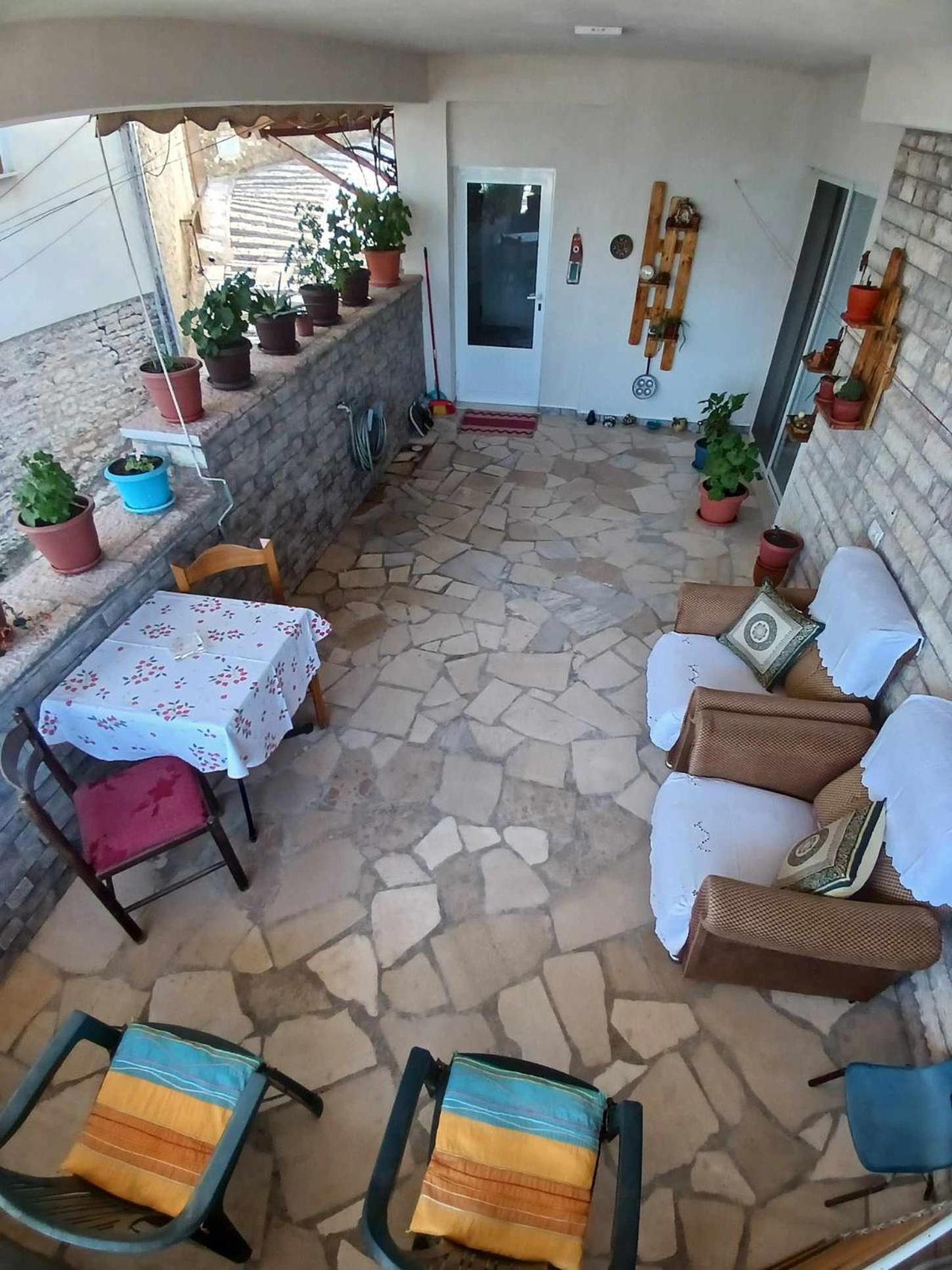 Eniguesthouse Гирокастра Экстерьер фото
