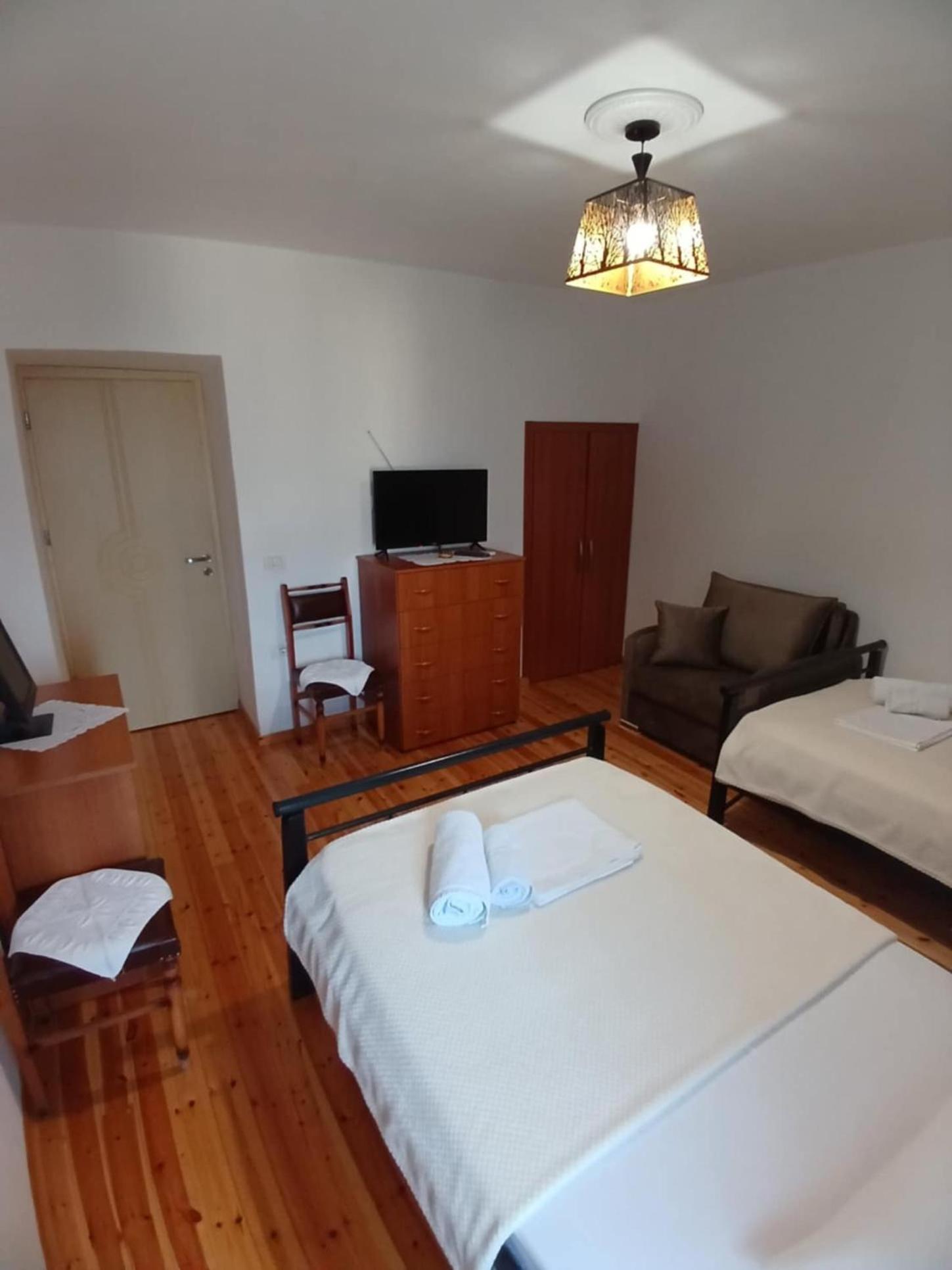 Eniguesthouse Гирокастра Экстерьер фото