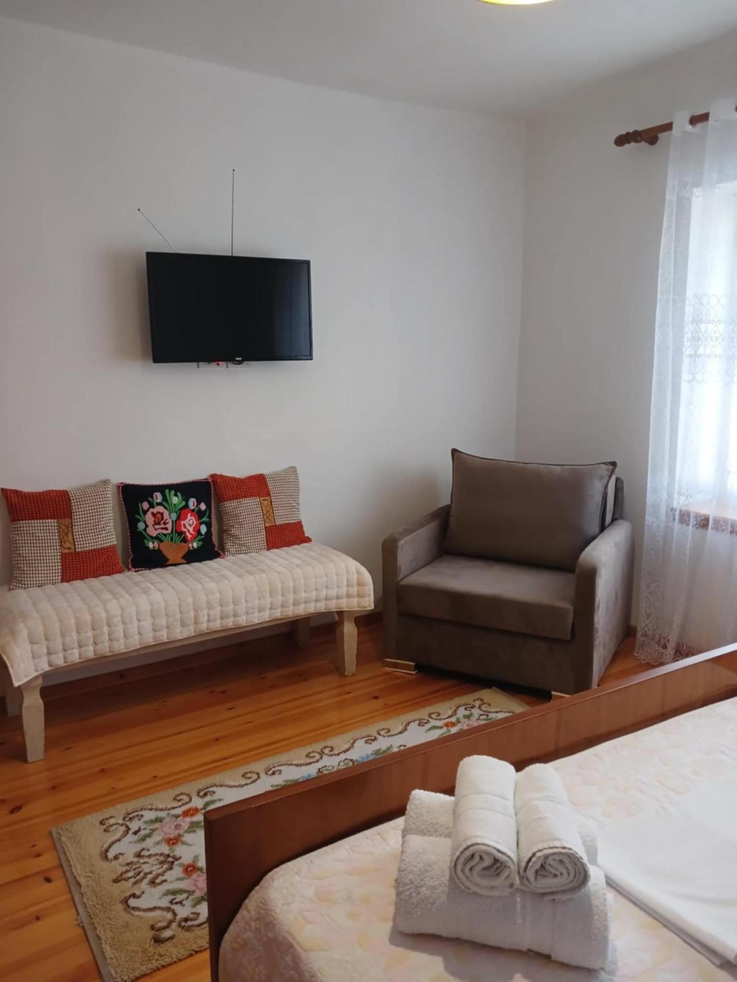 Eniguesthouse Гирокастра Экстерьер фото